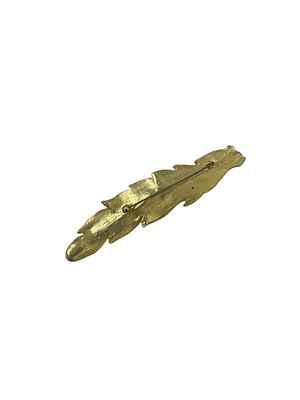 A decorative feather-shaped brooch designed in a classic and elegant style. Made of gold-tone 