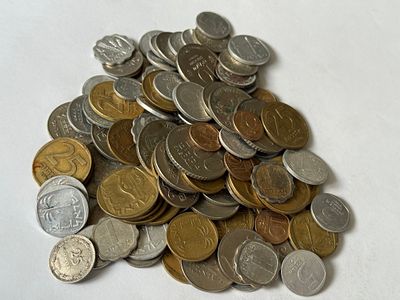 אוסף מטבעות ישראל. 
הפריטים לא נבדקו וייתכנו מציאות והפתעות. נמכר כמות שהוא (As Is).