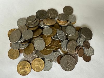 אוסף מטבעות ישראל. 
הפריטים לא נבדקו וייתכנו מציאות והפתעות. נמכר כמות שהוא (As Is).