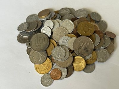 אוסף מטבעות ישראל. 
הפריטים לא נבדקו וייתכנו מציאות והפתעות. נמכר כמות שהוא (As Is).