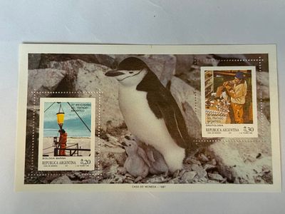 דף מזכרת בולים, ארגנטינה 1987, לציון 25 שנה לאמנת אנטארקטיקה. 
הדף משלב תצלום מרהיב של פינגווין 
