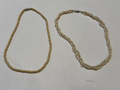 לוט 2 שרשראות בגווני שמנת – טבעי וקלאסי.