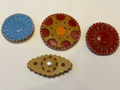 Lot of four vintage brooches, featuring a colorful decorative design with a classic and 