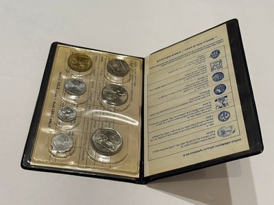 סט מטבעות ישראל – “מטבעות עוברים לסוחר – נושאים ומקורותיהם”, במארז מקורי עם דפי הסבר. כולל סדרת 