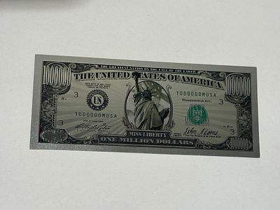 שטר פנטזיה בעיצוב “מיליון דולר” בסגנון אמריקאי. 
בחזית מופיע איור של פסל החירות עם מספר סידורי 