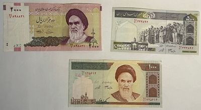 לוט של 3 שטרות איראניים בערכים נקובים שונים (500, 1000, 2000 ריאל), בהנפקת הבנק המרכזי של 
