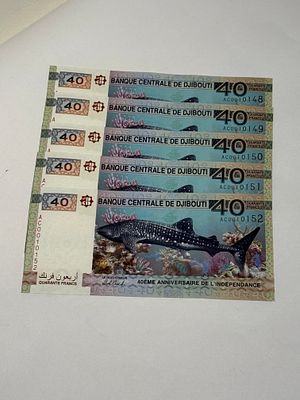 לוט של 5 שטרות מג'יבוטי בערך נקוב 40 פרנק, במצב UNC עם מספרים סידוריים עוקבים , בהנפקת הבנק 