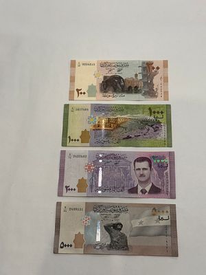לוט של 4 שטרות סוריים בערכים שונים: 200, 1000, 2000 ו-5000 לירות סוריות. 
כוללים עיצובים 