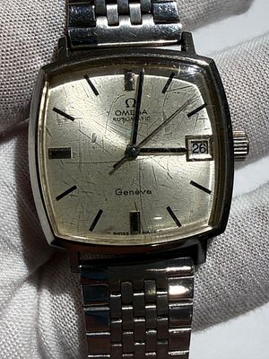 Omega Gen&egrave;ve Automatic men’s wristwatch, Swiss made, featuring a cushion-shaped case with date 