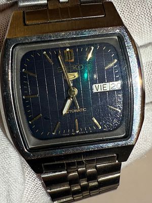 A Seiko 5 Automatic wristwatch. 
The watch is currently running, not fully tested, and sold As Is.