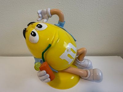 Vintage M&amp;M's "Beach / Vacation" collectible candy dispenser – Yellow character relaxing. 