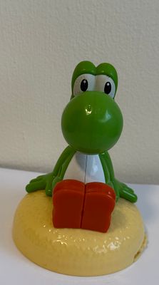Yoshi figure / toy – Super Mario character (Nintendo). This collectible features Yoshi, the 
