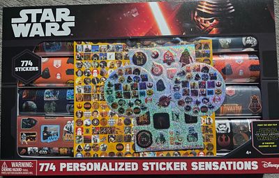 ערכת מדבקות Star Wars "774 Personalized Sticker Sensations" מבית Savvi, ברישיון רשמי של 
