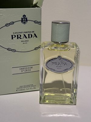 Prada "Les Infusions de Prada – Infusion d'Iris" או דה פרפיום, 100 מ"ל / 3.3 fl. oz. ספריי. 
