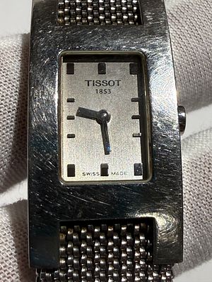 Tissot 1853 ladies wristwatch, Swiss made, with rectangular case and elegant mesh bracelet. 