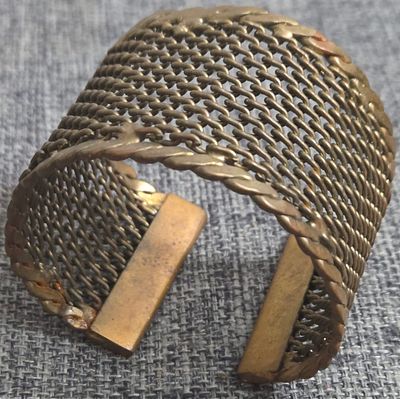 Vintage wide open cuff bracelet in copper. The openwork mesh is made of interwoven rows of 