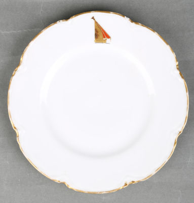 Тарелка пирожковая с изображением головного убора Лейб-Гвардии Павловского полка. 