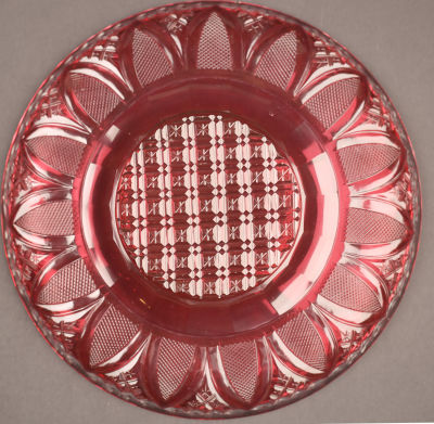 [Подарок Императора Николая I] Тарелка из сервиза &laquo;Золотой рубин&raquo; Великой Княжны Ольги 