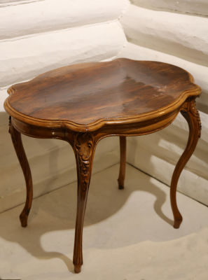 Стол гостиный из усадьбы &laquo;Ильинское&raquo; Московского генерал-губернатора Великого Князя Сергея 