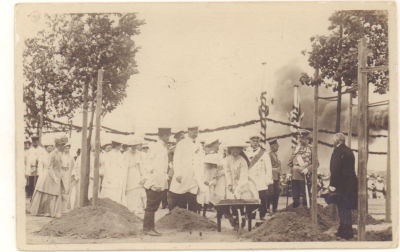 [Романовы]. Церемония посадки дубов Императорской семьей в Петровском парке, на территории 