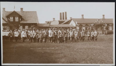 [Романовы]. Император Николай II и Император Вильгельм II с высшими военными чинами на маневрах 