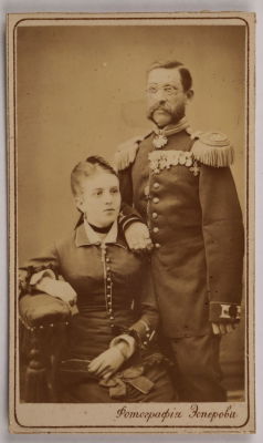 Штаб-офицер, участник Русско-турецкой войны 1877-1878 г. с дамой. Симбирск. Фотоателье 