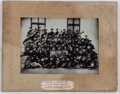 Духовой оркестр 76-го пехотного Кубанского полка. В центре командир полка полковник Соколов 