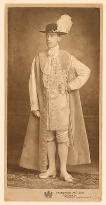 Кавалер Баварского Королевского ордена Святого Георгия и Непорочного Зачатия в облачении 