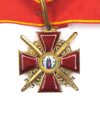 Ordenszeichen der Hl. Anna 3. Klasse mit Schwertern, am Ordensband. Russisches Kaiserreich 