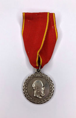 Medaille "F&uuml;r tadellosen Polizeidienst" mit Portrait des Kaisers Alexander III. Am Ordensband 