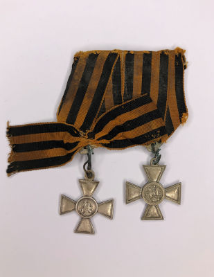 Auszeicnungs-Ordensspange mit zwei Georgskreuzen. 1. Georgskreuz 3. Klasse Nr. 1168. Russisches 