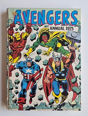 ספר קומיקס כריכה קשה AVENGERS שנת 1975 במצב טוב . ספר קומיקס נדיר כריכה קשה AVENGERS שנת 1975 