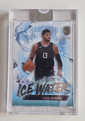 כדורסל - PAUL GEORGE ממוספר 46/49 שנת 2024 הוצאת TOPPS הקלף מגיע עם מגן אקרילי מיוחד . כדורסל - 