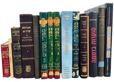 לוט 14 ספרי חב"ד: 
1. אגרות קודש- חלק א מאת כ"ק הרבי הריי"צ - תשמ"ב. 
מצב כללי טוב. 