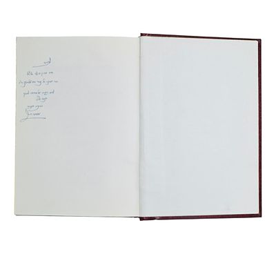 הקדשה מעניינת של מרן הגר"ע יוסף בכתב ידו וחתימתו על הגדה של פסח חזון עובדיה 
הגדה של פסח חזון 