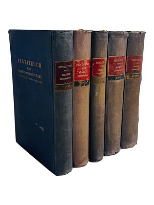 סט חמשה חומשי תורה עם תרגום אנגלי - לונדון תר"צ-תרצ"ה. 
סט שלם בכריכות מקוריות מאת מ.רוזנבוים 