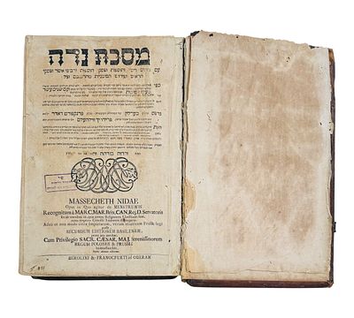 תלמוד בבלי - מסכת נדה עם משניות טהרות - ברלין-פרנקפורט דאדר תע"ה - עם כריכת עץ מקורית מחופה 