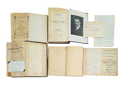 לוט 6 ספרים וחוברות נדירים. עותקי רבני משפחת דיווידס. . 1. ספר תקציר ספר המצוות לרמב"ם. 