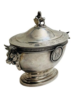 קופסת אתרוג מפוארת מכסף – Ball, Black &amp; Co., ניו־יורק, המאה ה־19 
קופסת אתרוג גדולה ומרשימה 