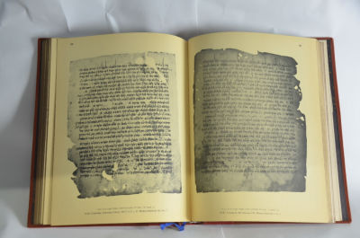 פקסימיליה אוסף קטעי הגניזה של המשנה בניקוד בבלי. צילום ממקורות שונים. 
אוסף קטעי הגניזה של 