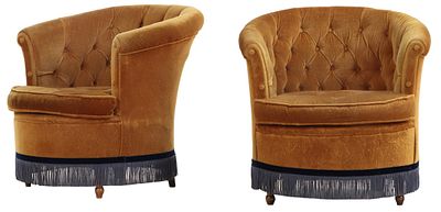 A PAIR OF FRENCH UPHOLSTERED TUB CHAIRS HAVING BUTTON BACK UPHOLSTERY AND FRINGE DECORATION CIRCA. 