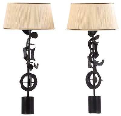 PAIR OF BRUTALIST STYLE IRON TABLE LAMPS HAVING ROUND BASES. Pair of Brutalist style iron table 
