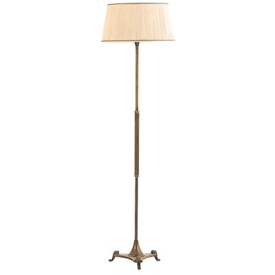 FRENCH BRASS FLOOR LAMP ON TRI-POD BASE C 1945. French brass floor lamp on tri-pod base C 1945. 