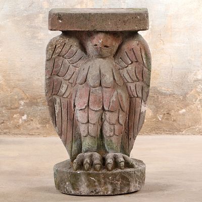 A CAST STONE GARDEN PEDESTAL IN THE FORM OF AN EAGLE C 1960. A cast stone garden pedestal in 