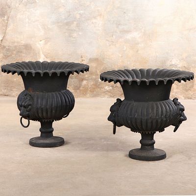 A PAIR OF WOODBURY STYLE PAINTED CAST IRON GARDEN URNS WITH LION MASKS. A pair of Woodbury 