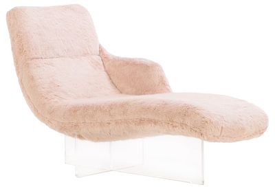 AN UPHOLSTERED CHAISE LOUNGE IN THE MANNER OF VLADIMIR KAGAN HAVING A LUCITE BASE AND FAUX FUR. A 