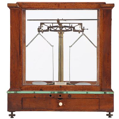 ANTIQUE CHRISTIAN BECKER APOTHECARY SCALE WITH MAHOGANY CASE C EARLY 20TH CENTURY. Antique 