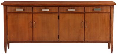 A MID CENTURY MODERN MAHOGANY SIDEBOARD IN THE STYLE OF DUNBAR HAVING FOUR DRAWERS OVER FOUR. A 