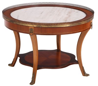 A ROUND MAHOGANY REGENCY STYLE MARBLE TOP OCCASIONAL TABLE HAVING A BRASS BOUND TOP AND. A round 