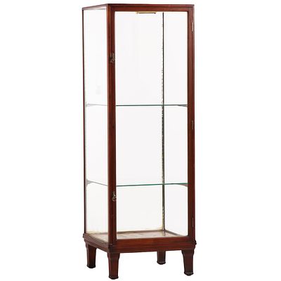 MAHOGANY AND OAK DISPLAY CASE HAVING GLASS ON ALL SIDES AND A PARQUET OAK FLOOR C 1915. Mahogany 